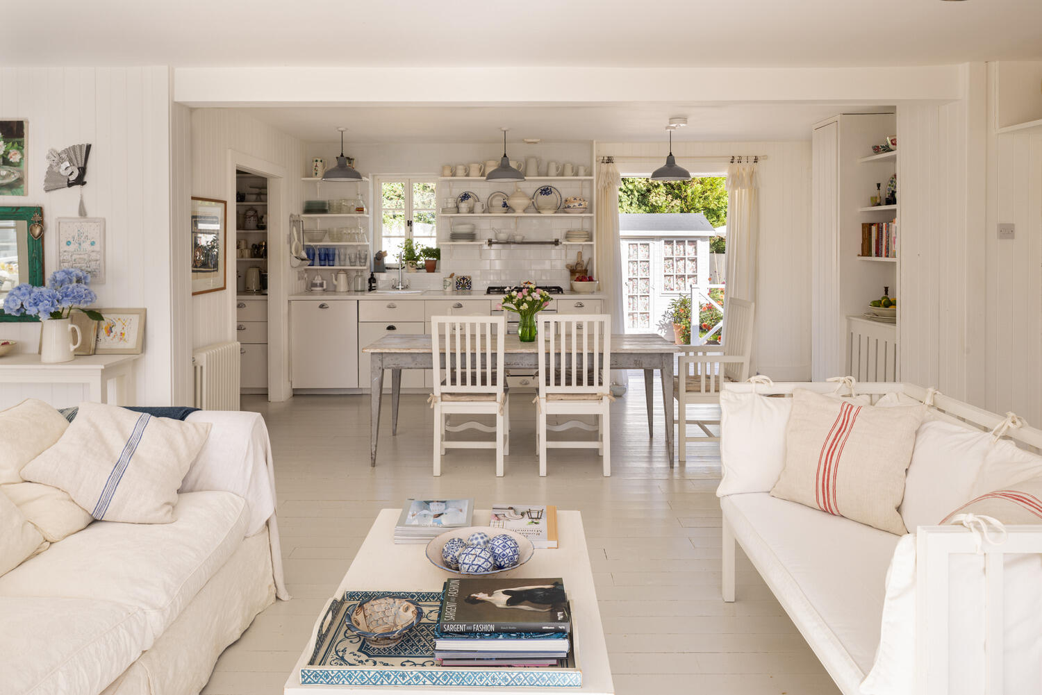 salon décoration campagne chic maison blanche en bord de mer salon décoration campagne chic maison blanche en bord de mer