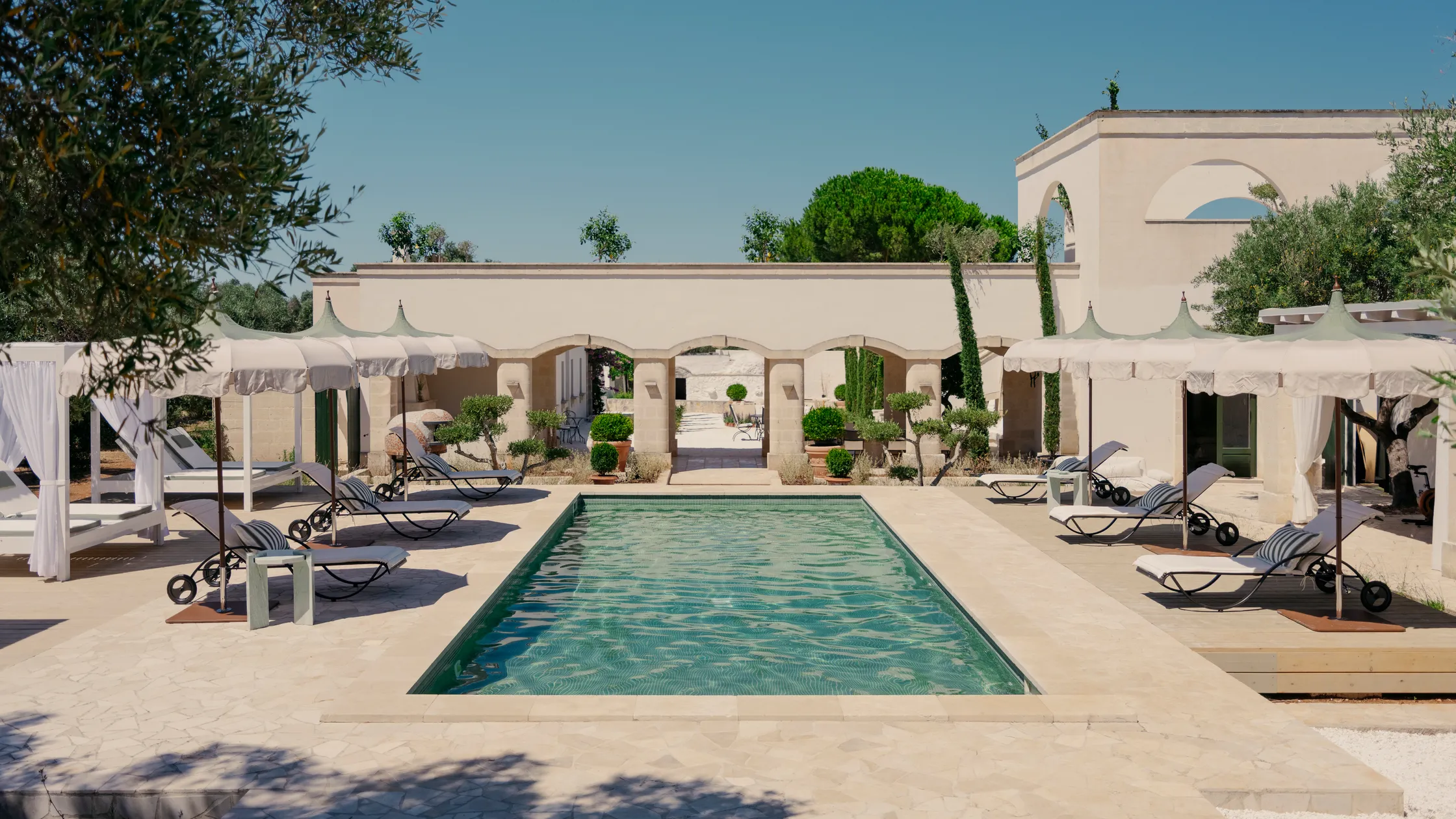 maison décoration contemporaine dans les Pouilles avec piscine