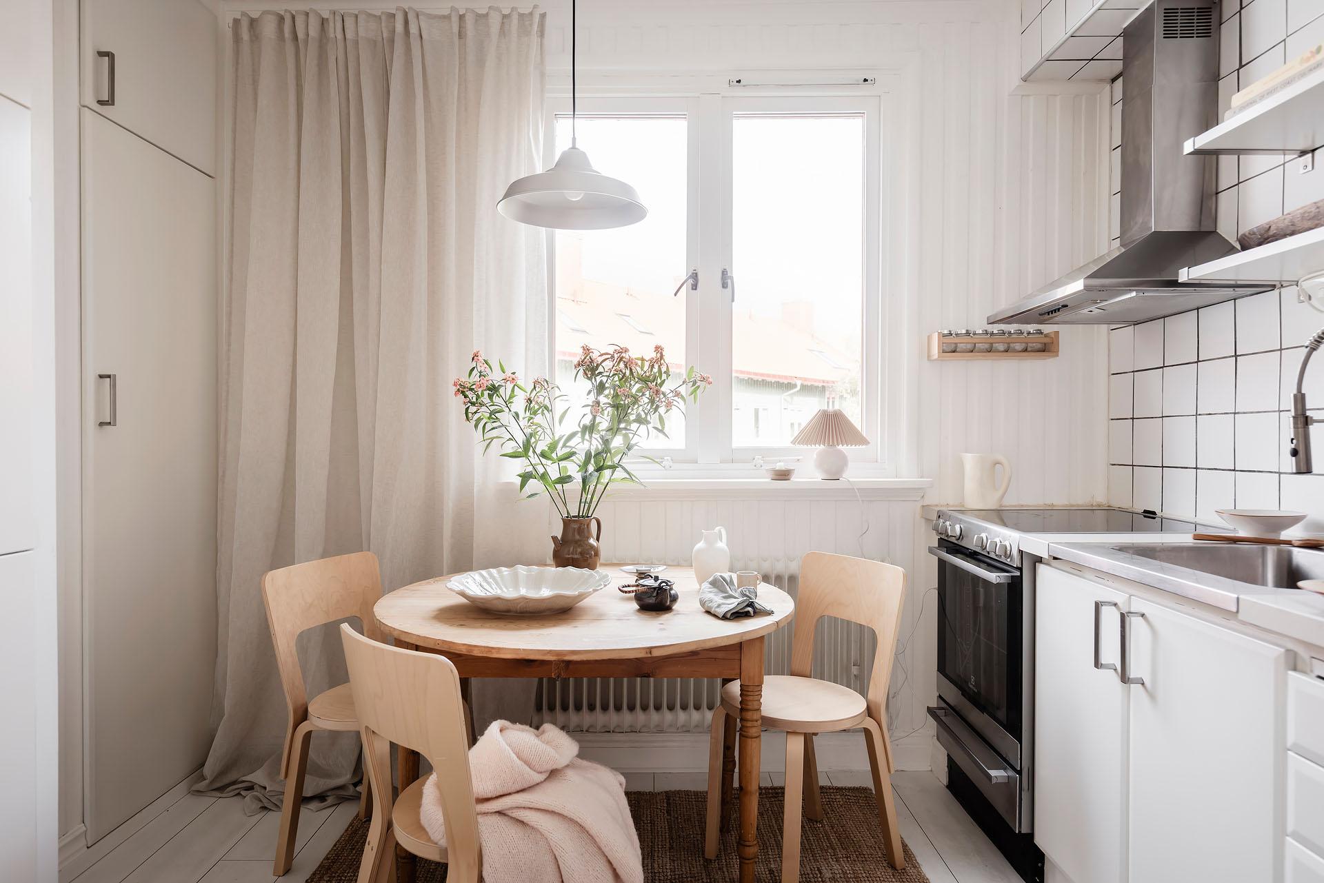 cuisine et salle à manger décoration scandinave blanche studio 27m2