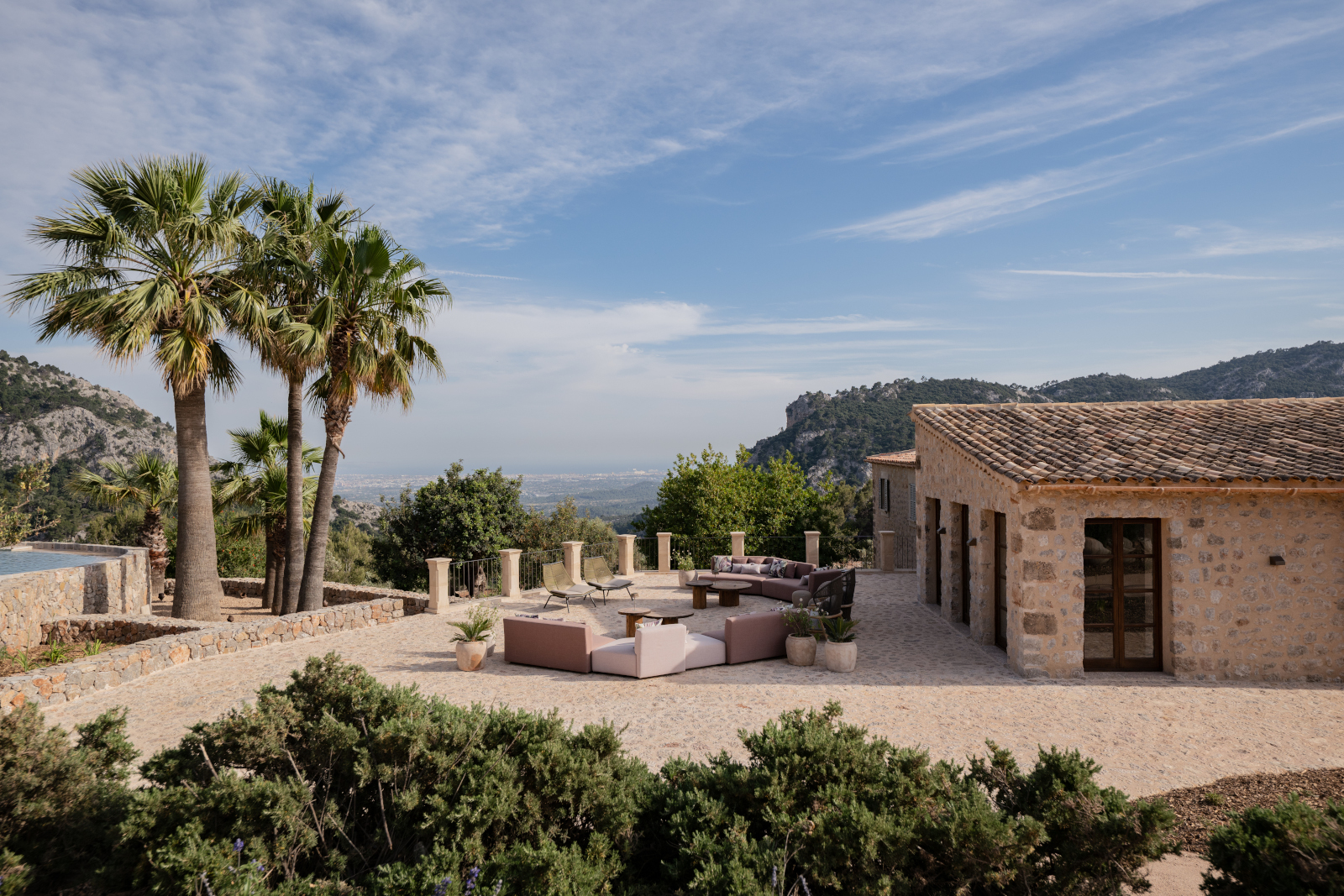 terrasse maison en pierre Son Verí