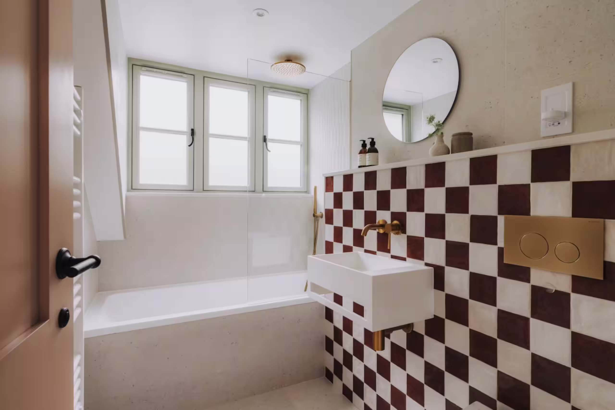 salle de bain contemporaine carrelage à damier maison rénovée décoration rustique chic salle de bain contemporaine carrelage à damier maison rénovée décoration rustique chic