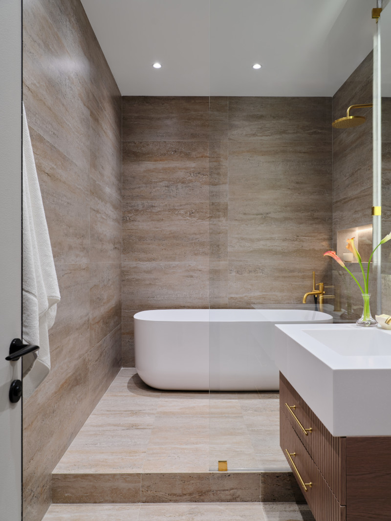 salle de bain design travertin avec baignoire îlot salle de bain design travertin avec baignoire îlot