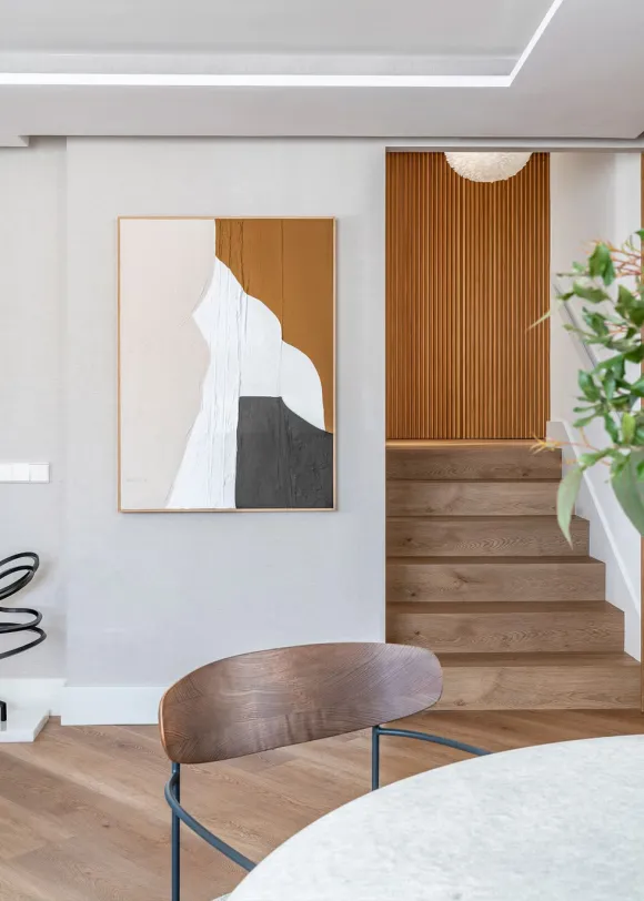 salle à manger table ronde décoration contemporaine grise