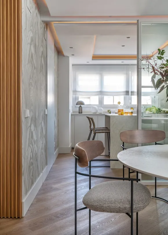 salle à manger et cuisine semi-ouverte décoration contemporaine